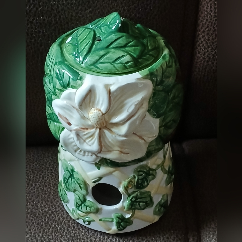 Vintage 1990s Potpourri Pot Magnolia And Ivy, Chipped